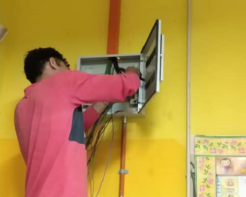 Wiring soket baru elektrik di Puchong