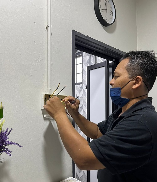 Servis wiring soket plug di Elmina yang dijalankan
